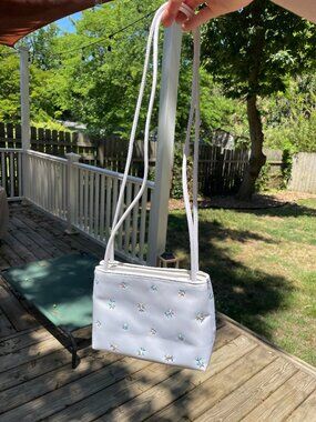 Amanda Smith Floral Embroidered Shoulder Bag – White